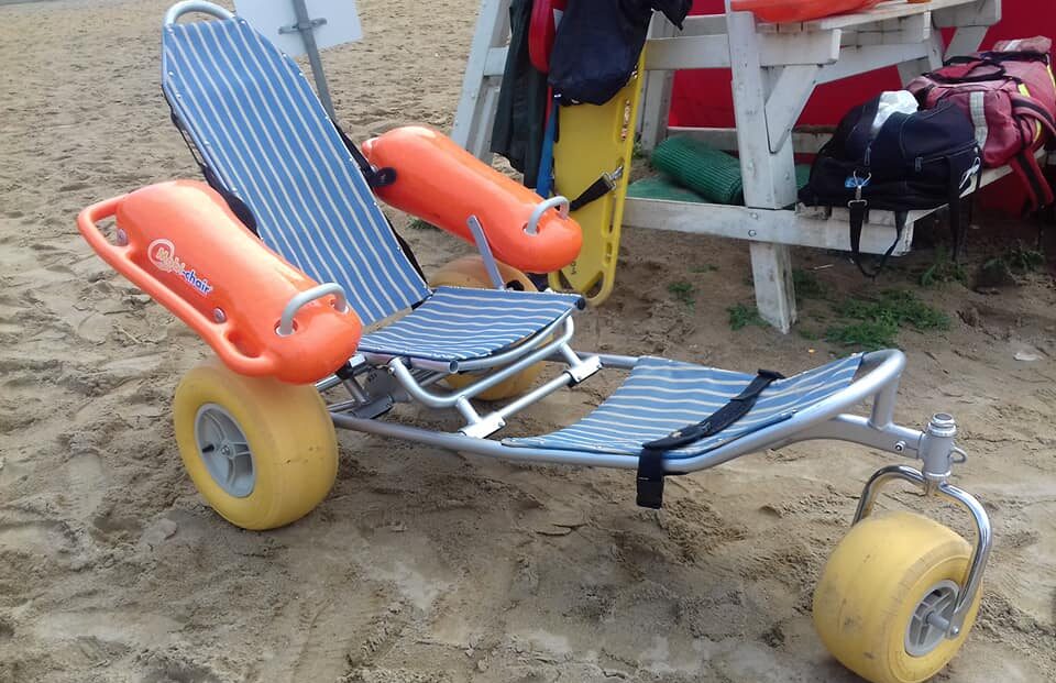 Wózki ułatwią kąpiel niepełnosprawnym w olsztyńskim jeziorze