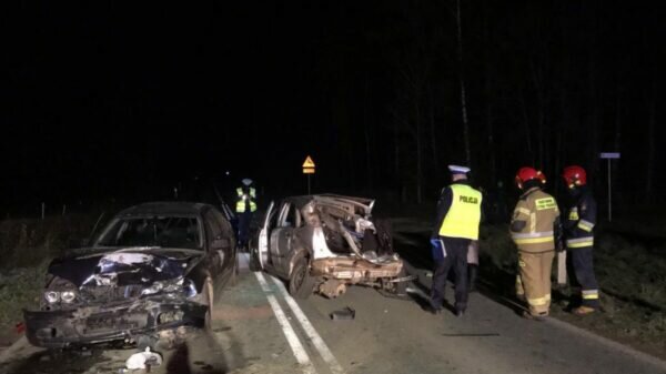 zderzenie samochodu z szynobusem