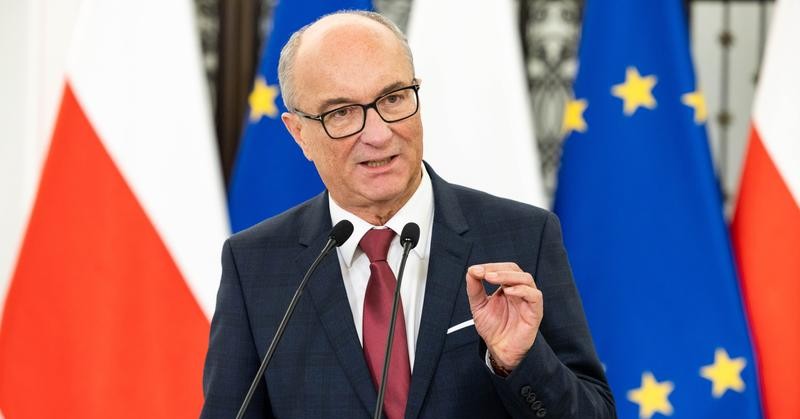 Nowy marszałek zakazuje sprzedaży alkoholu w polskim parlamencie