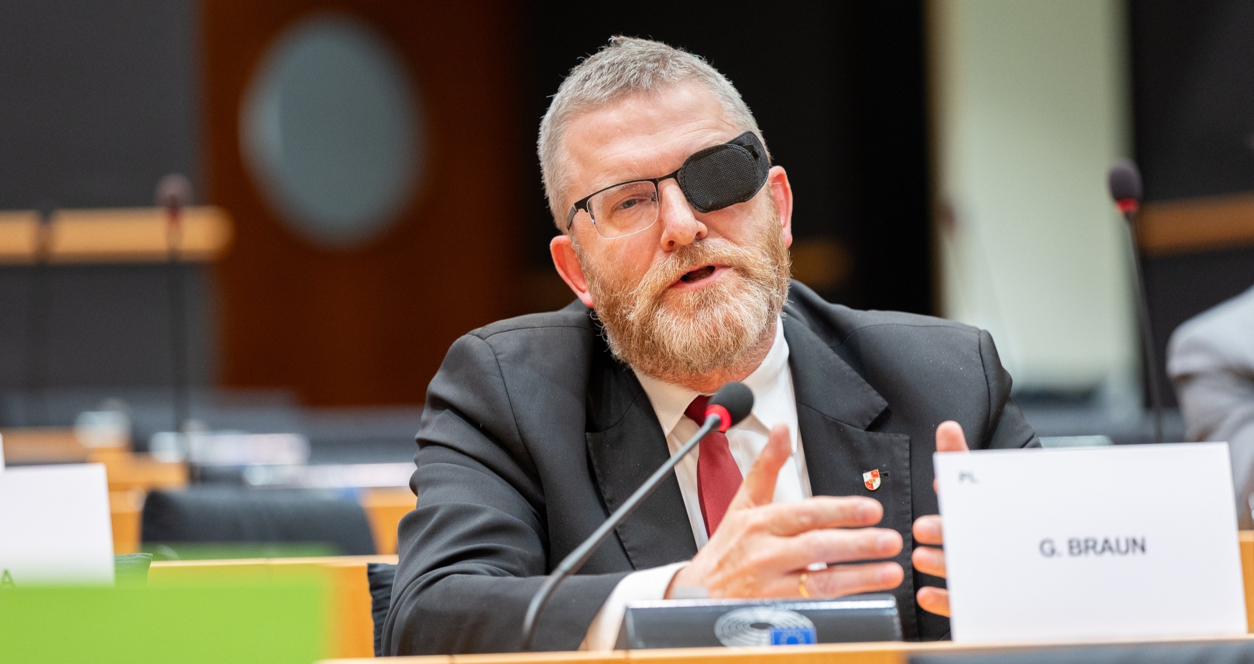 Parlament Europejski pozbawia immunitetu czterech posłów polskiej opozycji