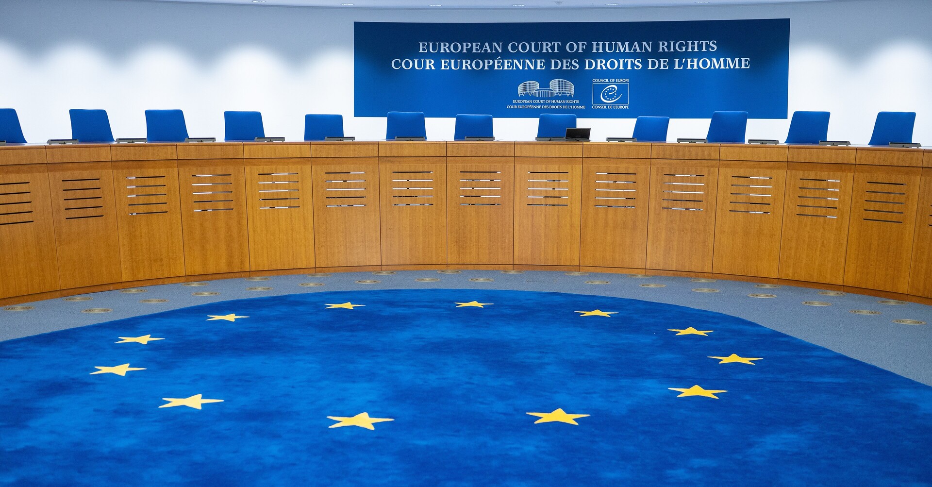 Europejski sąd nakazuje polskiemu Trybunałowi Konstytucyjnemu przyjmowanie sędziów odrzuconych przez prezydenta